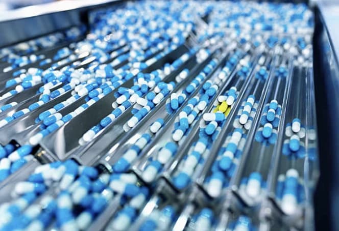 Capsules sorted across the channels of a filling machine