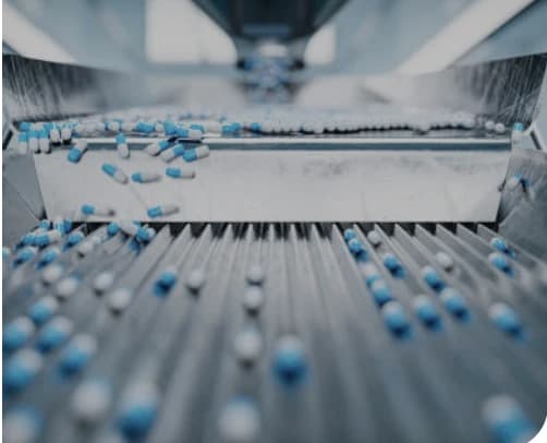 Capsules discharged onto a sorting table